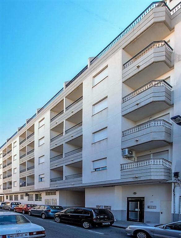 Schoene Wohnung Mit Pool , Wi-Fi Und Privat Garage ตอร์เรเวียคา ภายนอก รูปภาพ