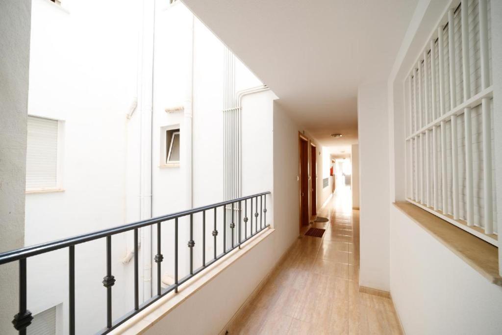 Schoene Wohnung Mit Pool , Wi-Fi Und Privat Garage ตอร์เรเวียคา ภายนอก รูปภาพ