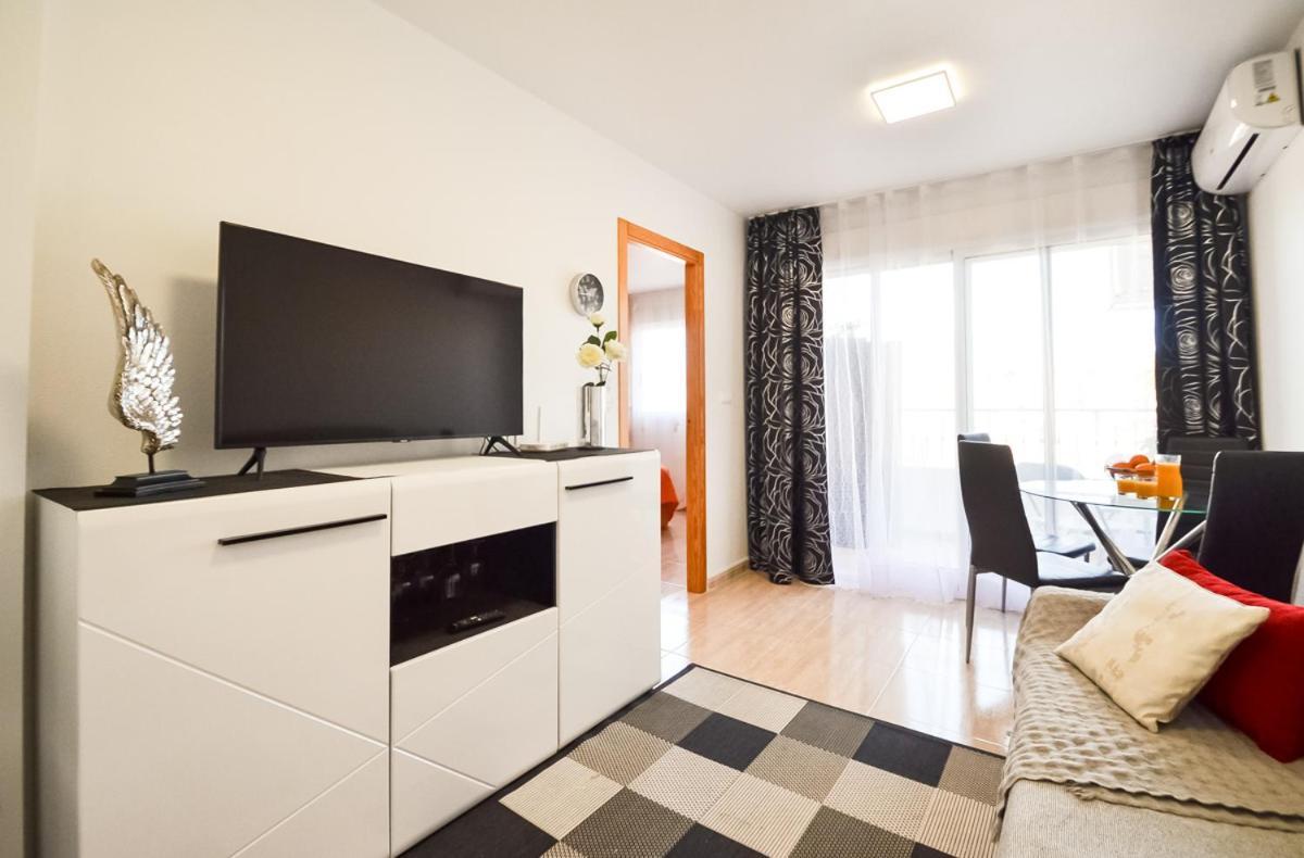 Schoene Wohnung Mit Pool , Wi-Fi Und Privat Garage ตอร์เรเวียคา ภายนอก รูปภาพ