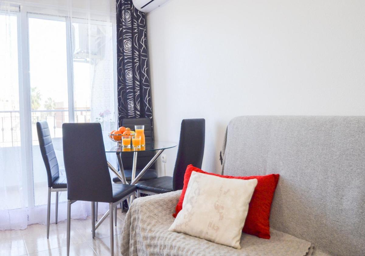Schoene Wohnung Mit Pool , Wi-Fi Und Privat Garage ตอร์เรเวียคา ภายนอก รูปภาพ