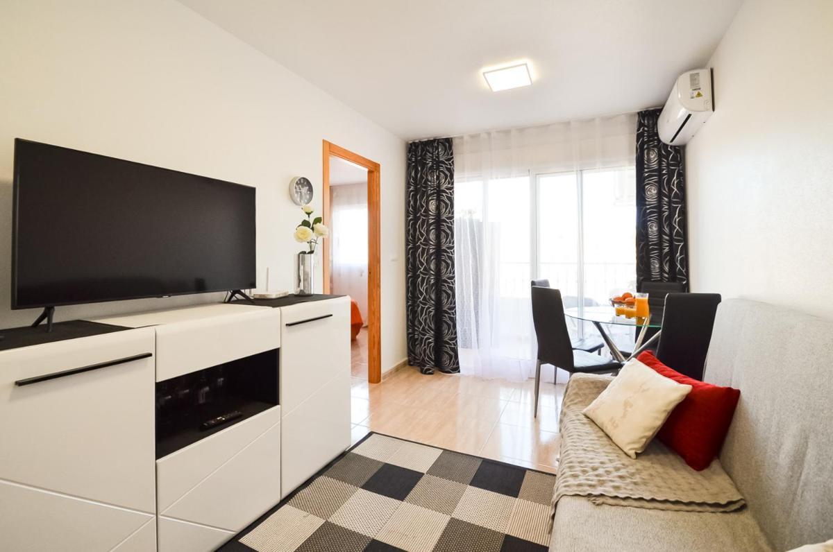 Schoene Wohnung Mit Pool , Wi-Fi Und Privat Garage ตอร์เรเวียคา ภายนอก รูปภาพ