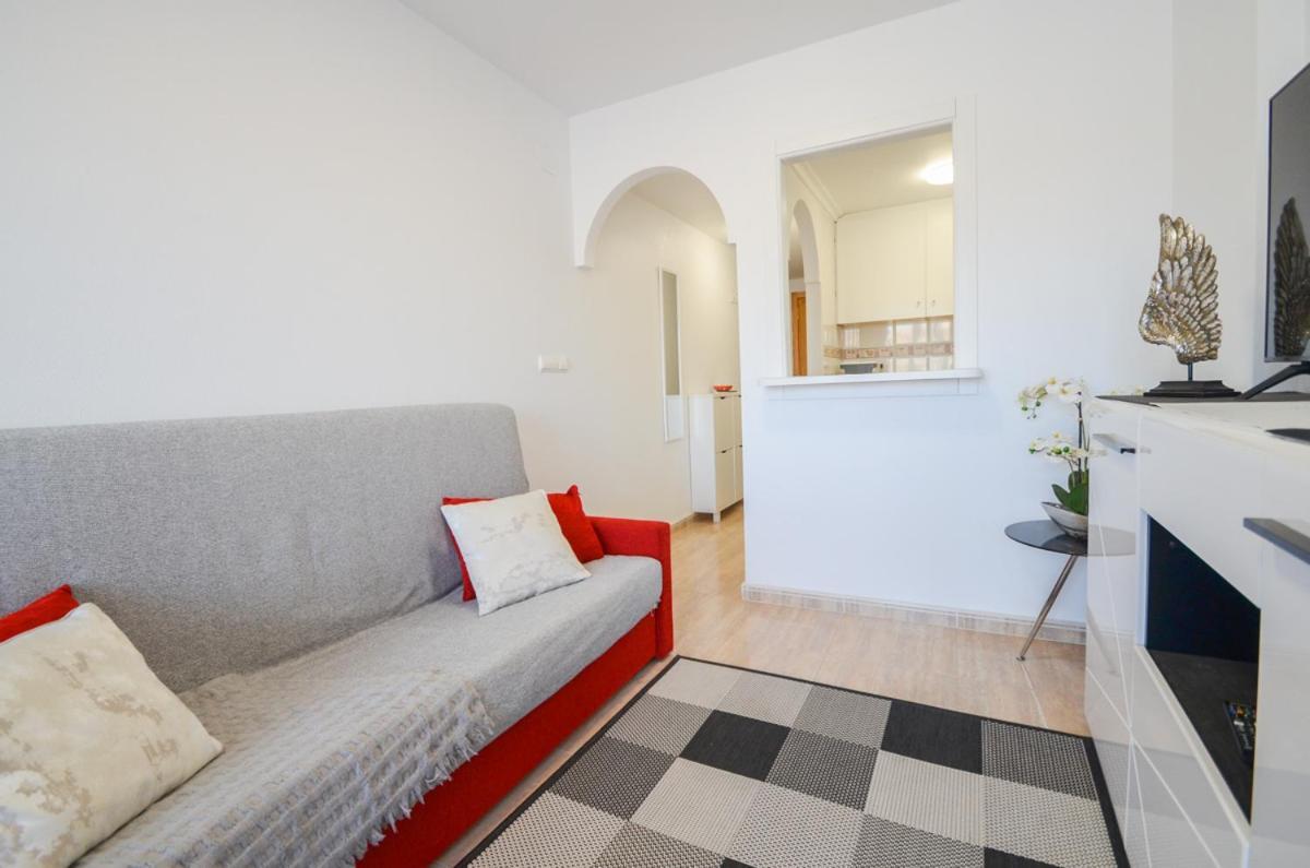 Schoene Wohnung Mit Pool , Wi-Fi Und Privat Garage ตอร์เรเวียคา ภายนอก รูปภาพ
