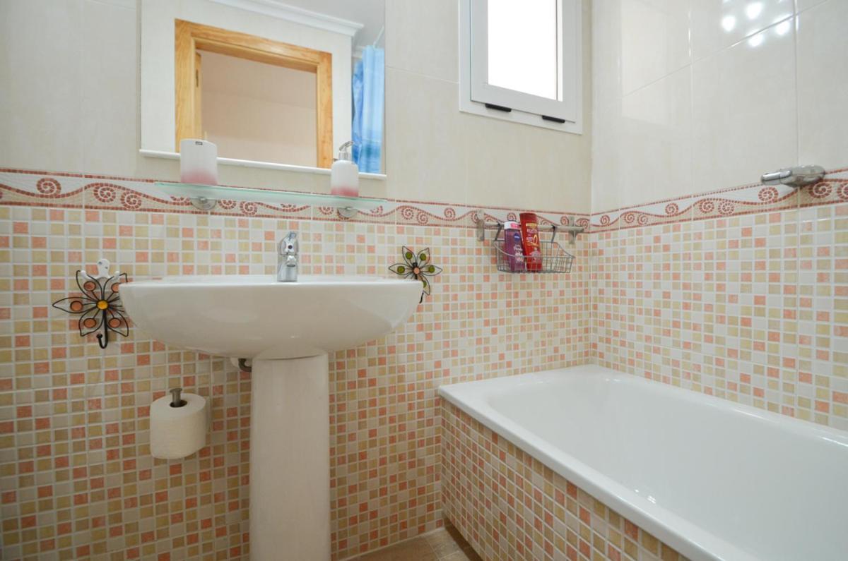 Schoene Wohnung Mit Pool , Wi-Fi Und Privat Garage ตอร์เรเวียคา ภายนอก รูปภาพ