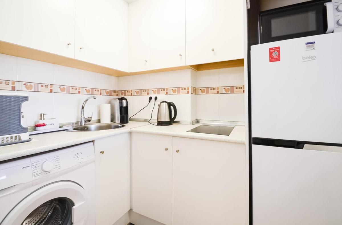 Schoene Wohnung Mit Pool , Wi-Fi Und Privat Garage ตอร์เรเวียคา ภายนอก รูปภาพ