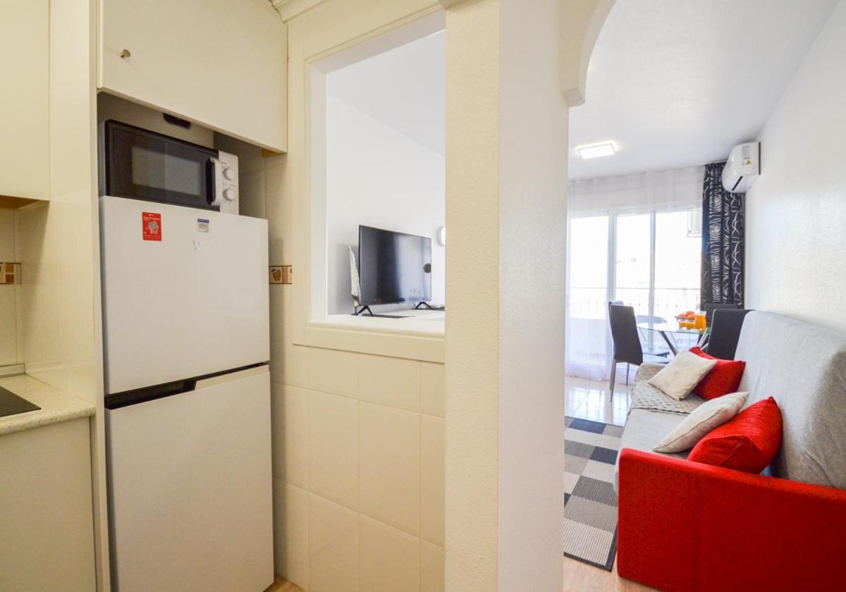 Schoene Wohnung Mit Pool , Wi-Fi Und Privat Garage ตอร์เรเวียคา ภายนอก รูปภาพ