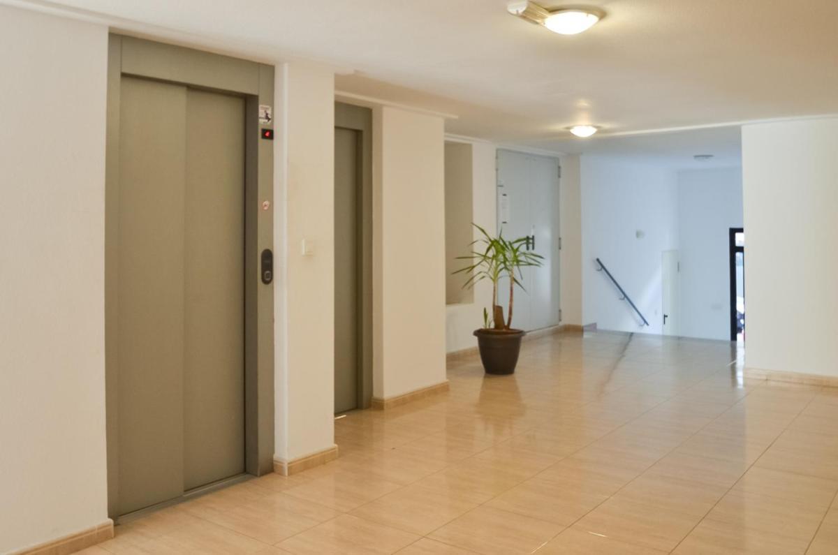 Schoene Wohnung Mit Pool , Wi-Fi Und Privat Garage ตอร์เรเวียคา ภายนอก รูปภาพ