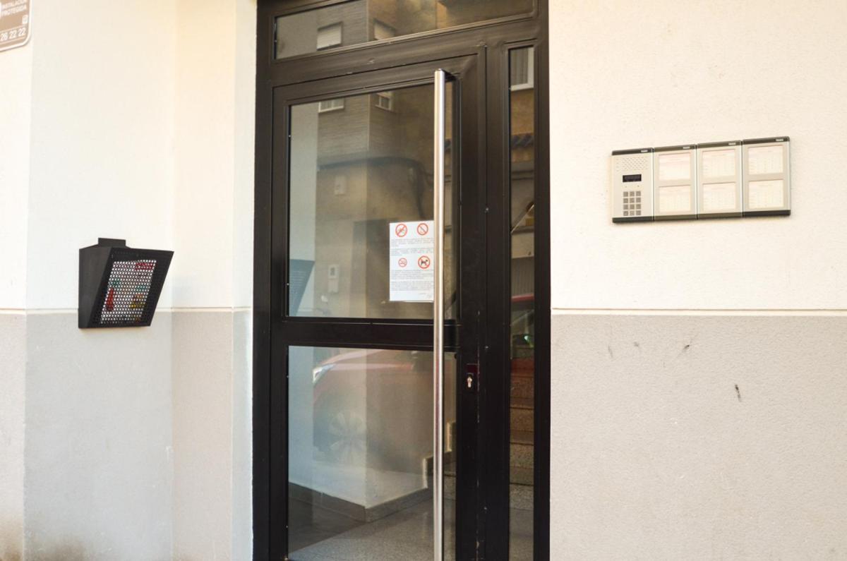 Schoene Wohnung Mit Pool , Wi-Fi Und Privat Garage ตอร์เรเวียคา ภายนอก รูปภาพ