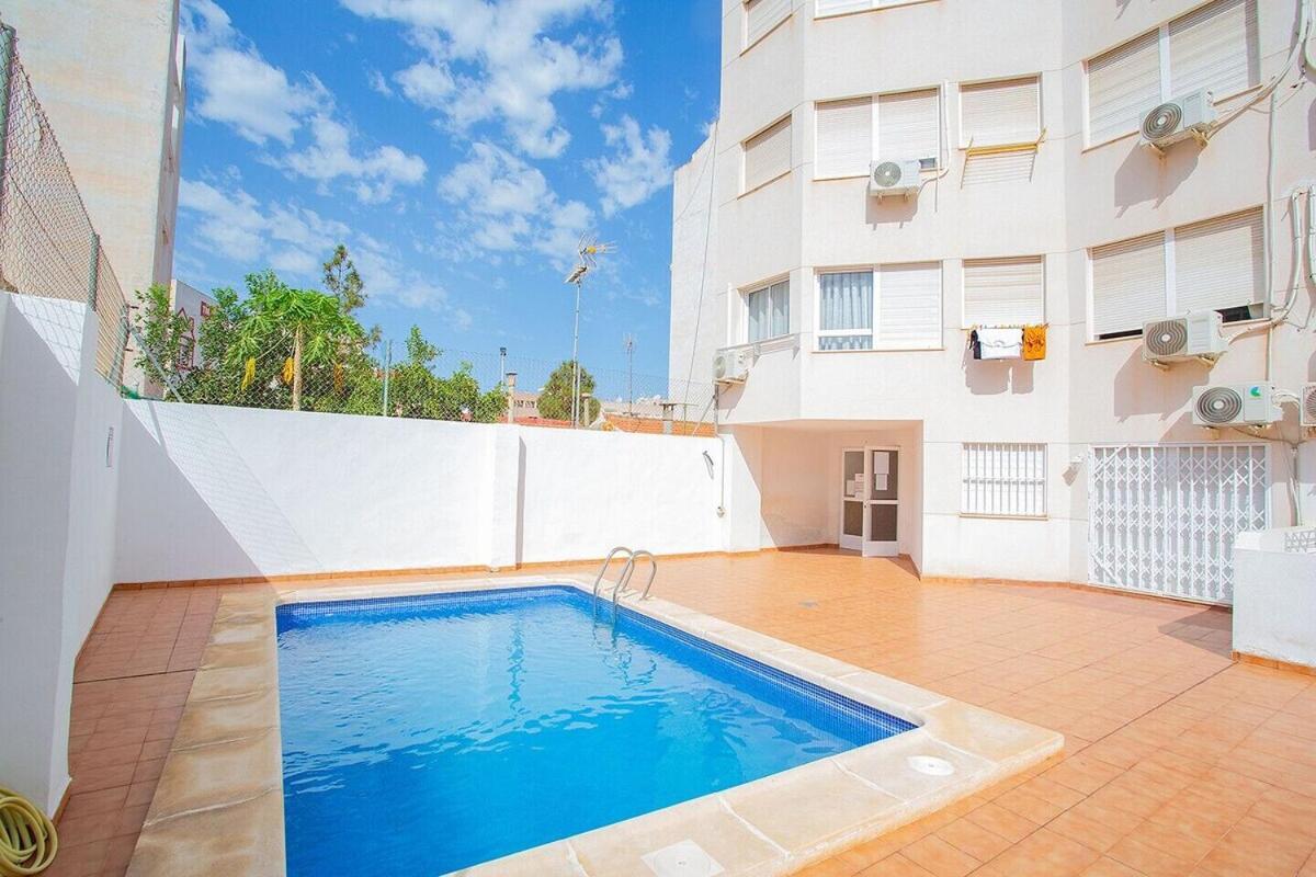 Schoene Wohnung Mit Pool , Wi-Fi Und Privat Garage ตอร์เรเวียคา ภายนอก รูปภาพ